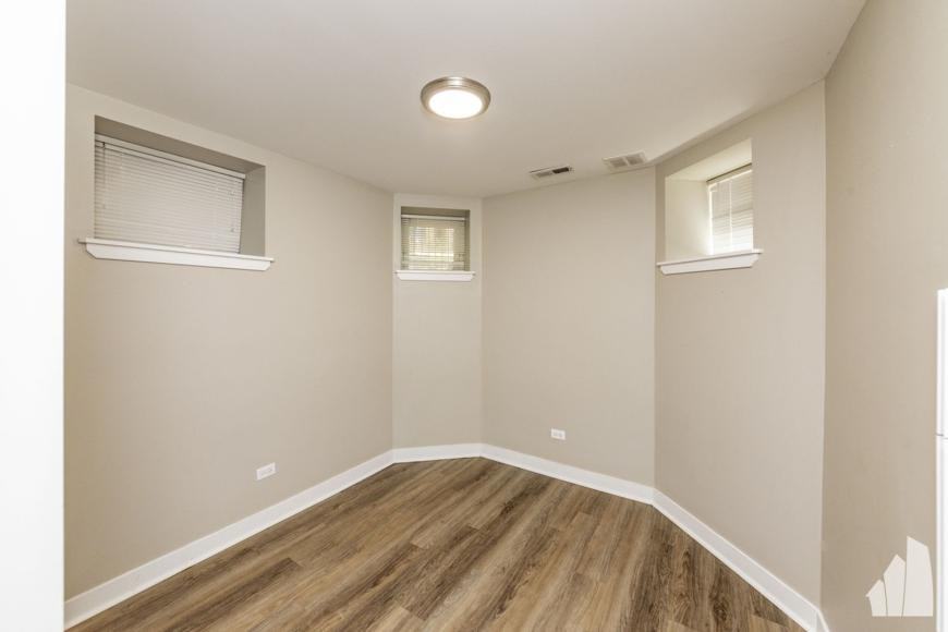 1912 N Lincoln Ave - Photo 7 of 10