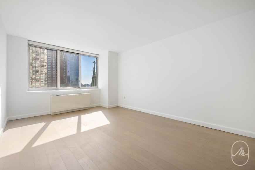 561 10th Ave - Photo 3 of 10