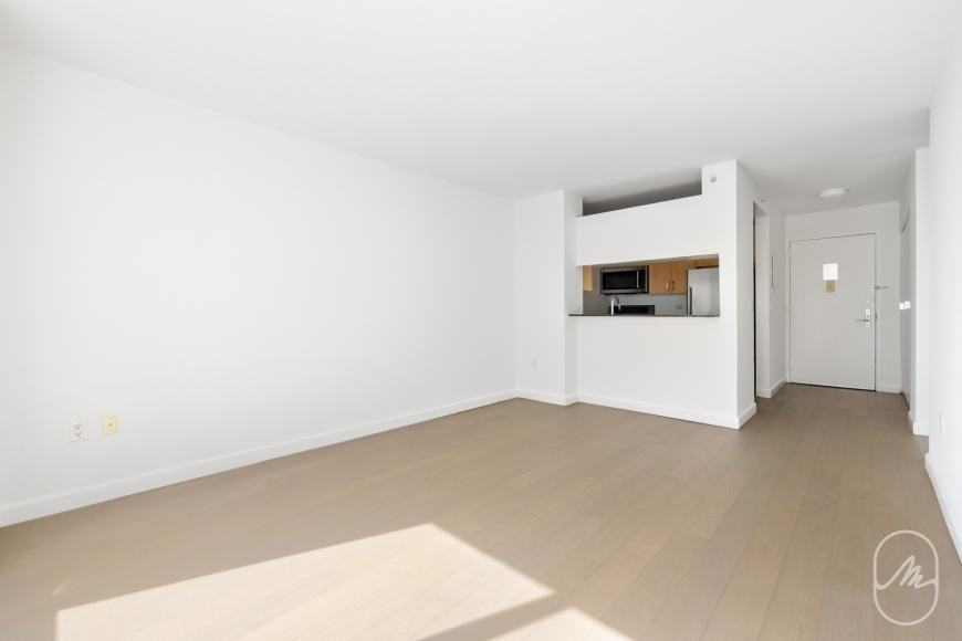 561 10th Ave - Photo 4 of 10