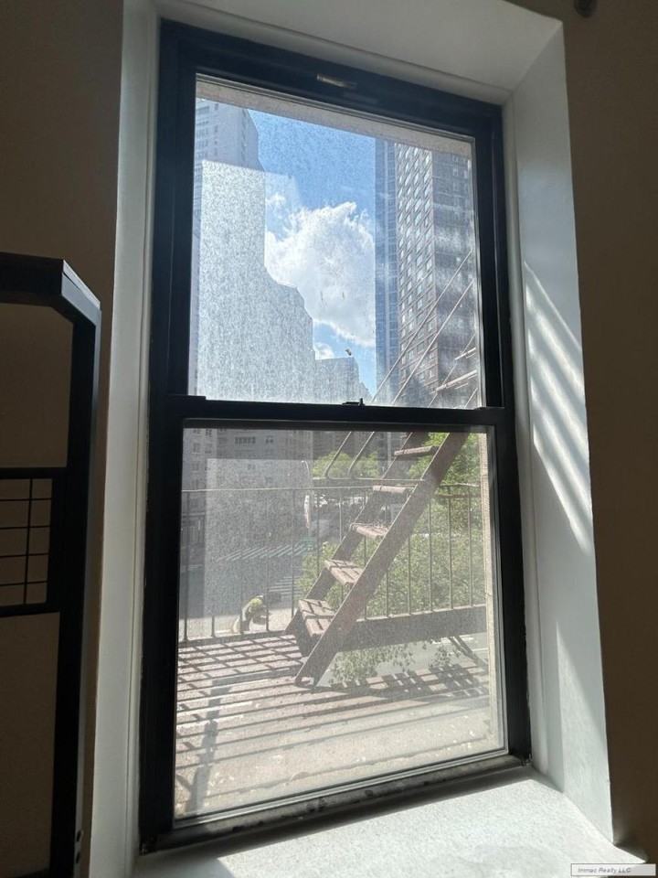 2020 Broadway - Photo 2 of 10