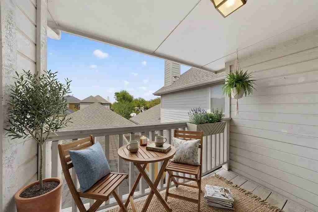 6027 Homestead Ct - Photo 3 of 33