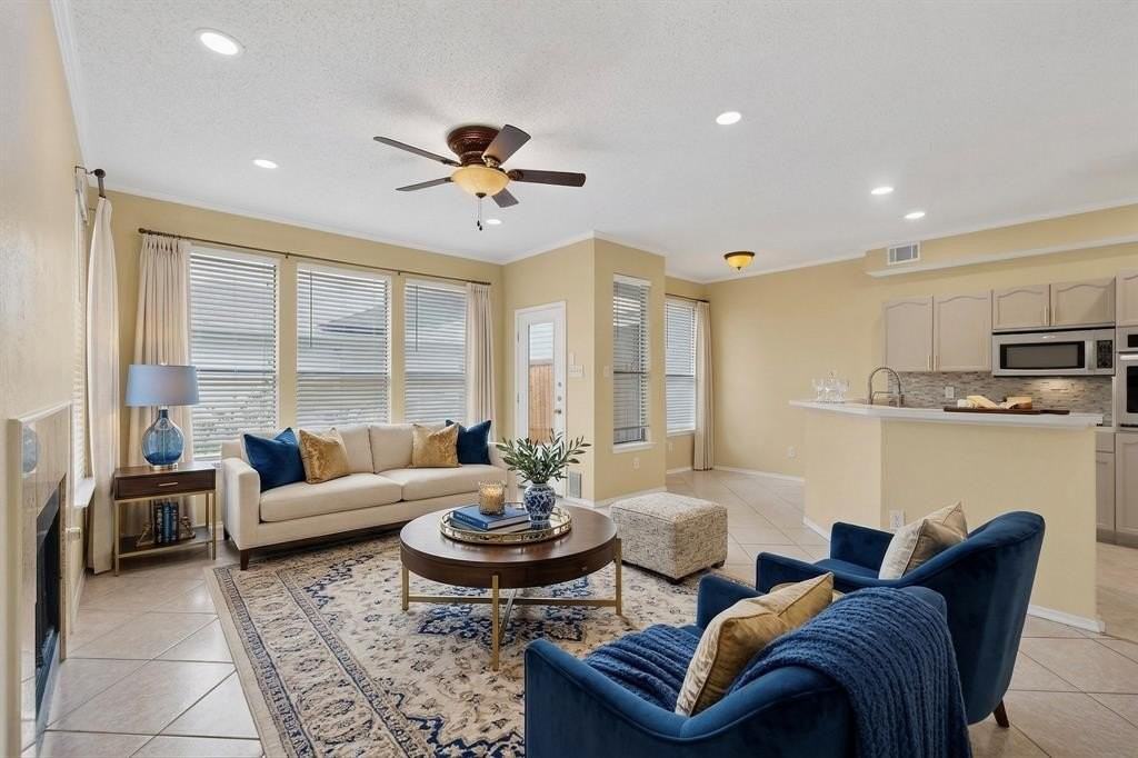 6027 Homestead Ct - Photo 4 of 33