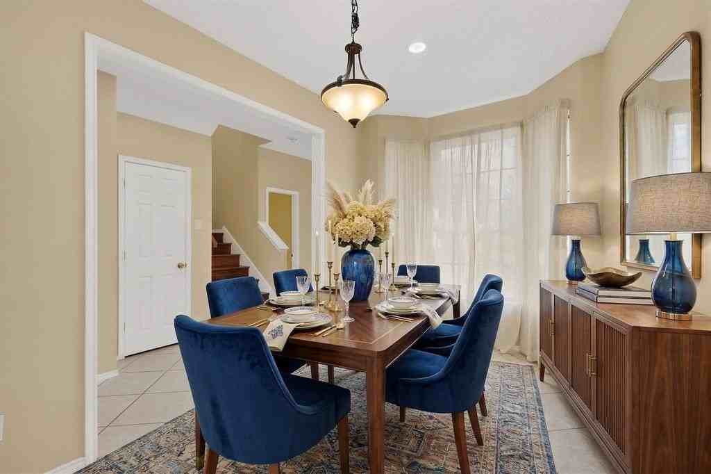 6027 Homestead Ct - Photo 5 of 33