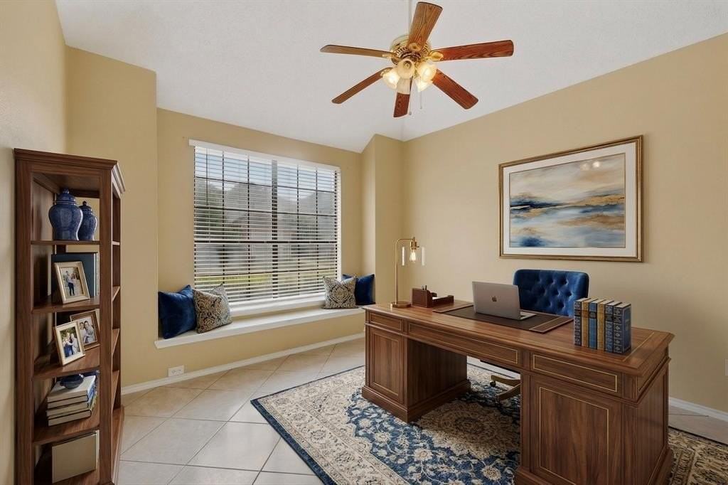 6027 Homestead Ct - Photo 6 of 33