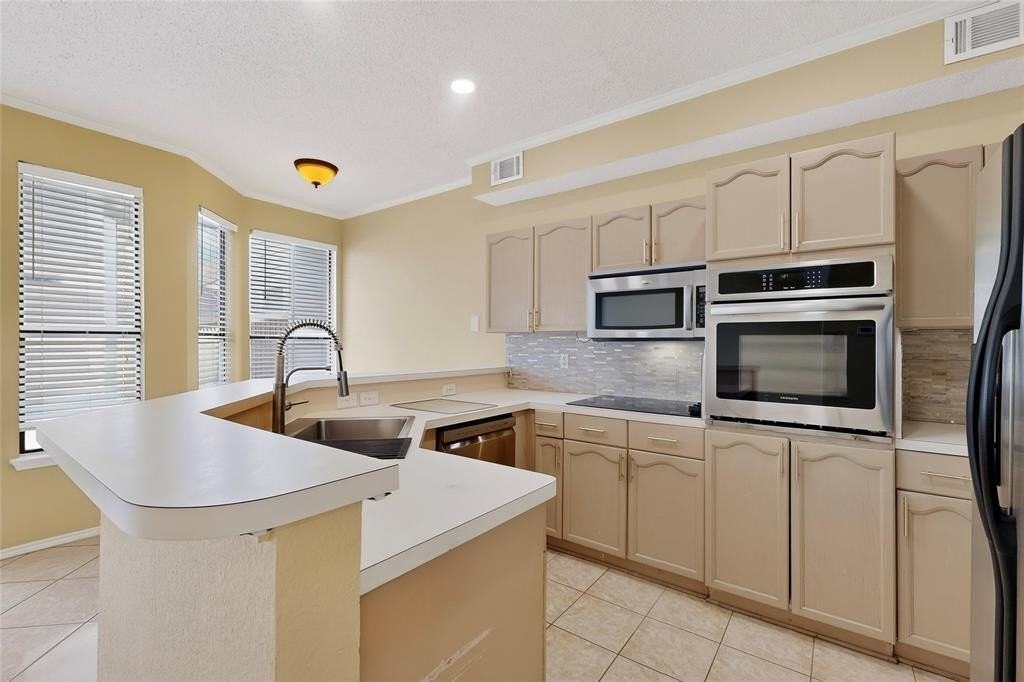 6027 Homestead Ct - Photo 7 of 33