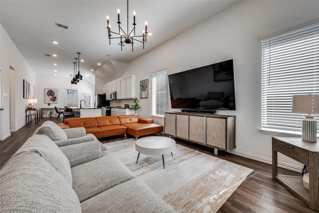 1409 Bonsmara Dr - Photo 5 of 32