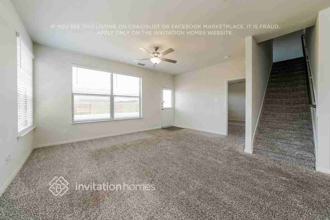 917 First St - Photo 3 of 16