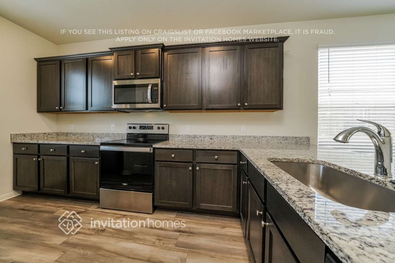 917 First St - Photo 6 of 16