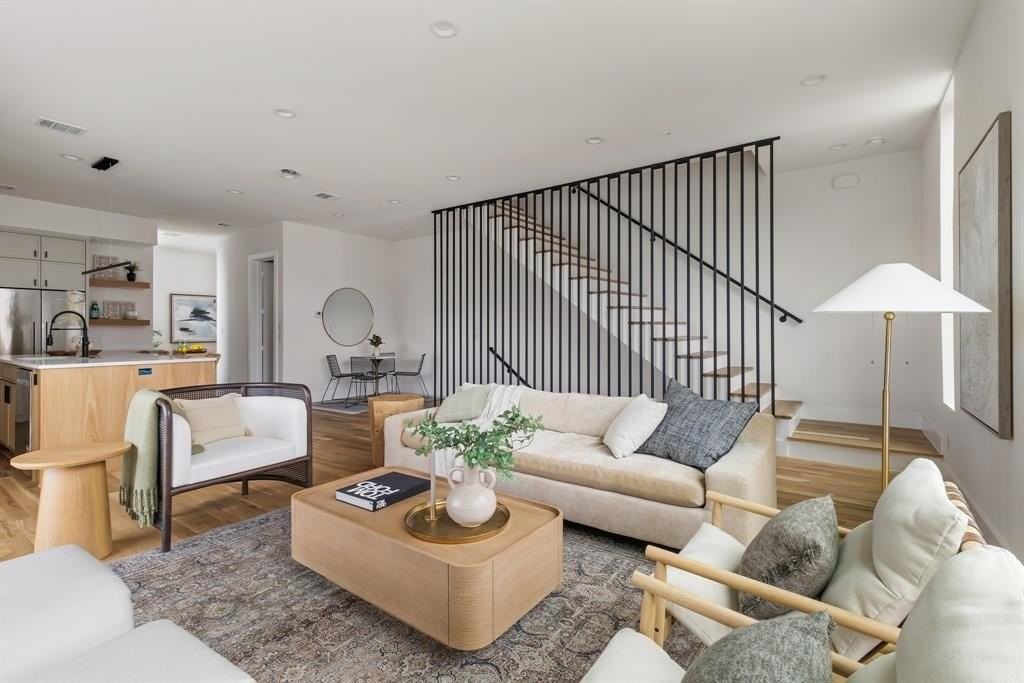 4330 Dickason Ave #101 - Photo 3 of 29