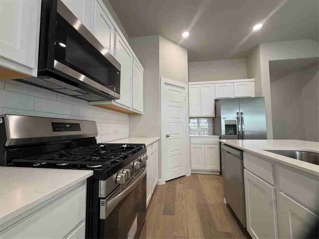 307 Green Gables Dr - Photo 4 of 14