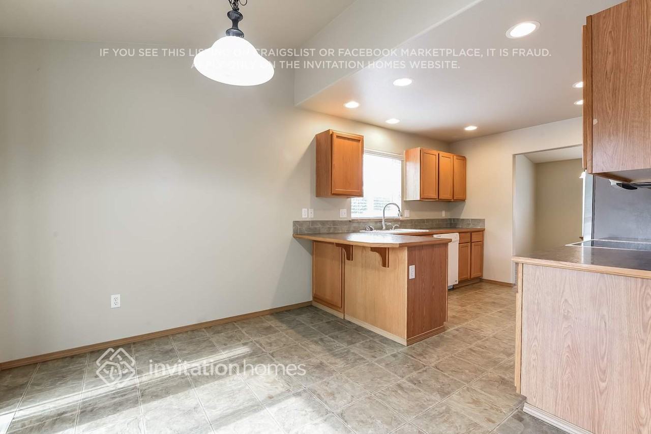 10207 Broadway Ave S - Photo 7 of 23