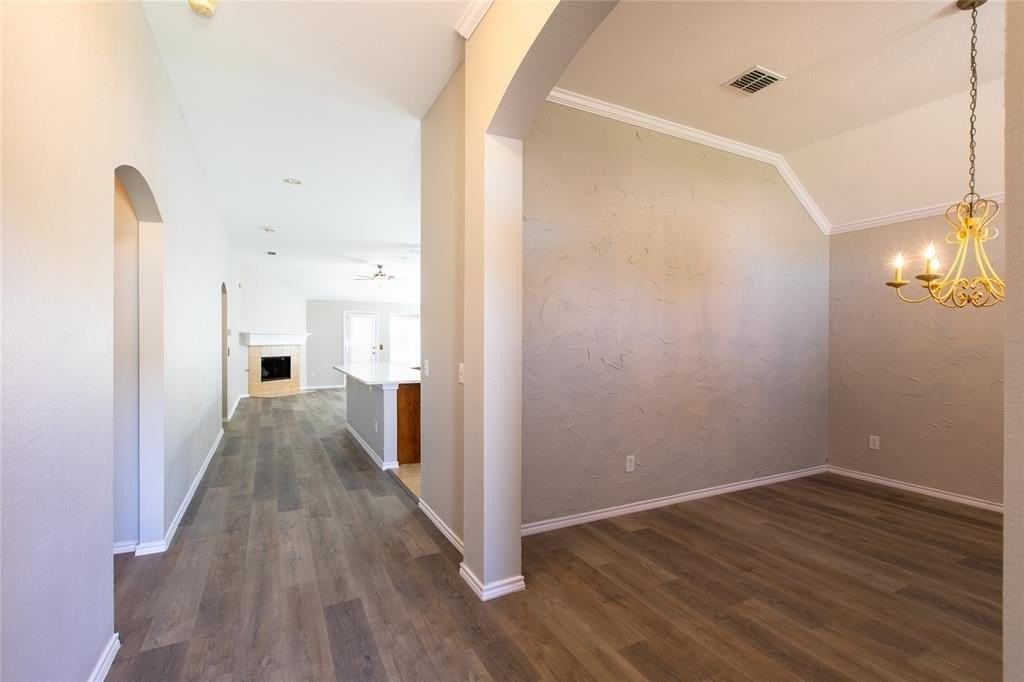 1608 Woodhaven Ct - Photo 3 of 30