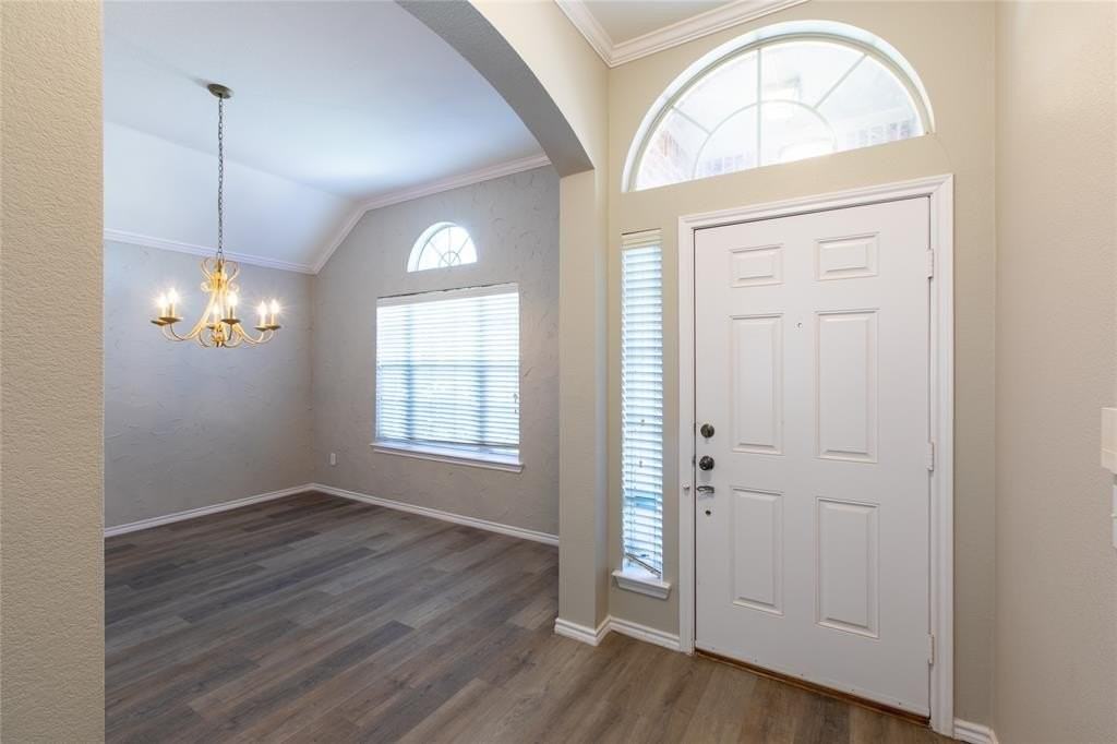 1608 Woodhaven Ct - Photo 4 of 30