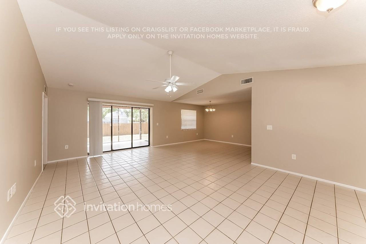 3240 Maiden Ln - Photo 4 of 17