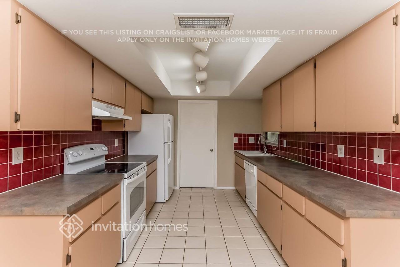 3240 Maiden Ln - Photo 6 of 17