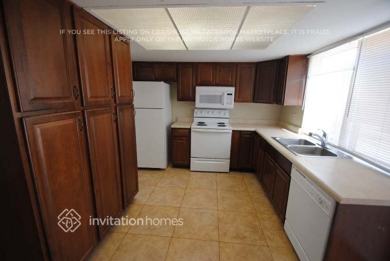 6627 S 44th St - Photo 3 of 8