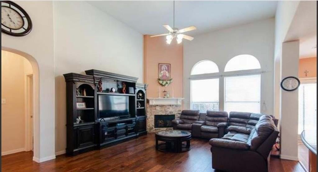 8373 Brightside Ln - Photo 2 of 9