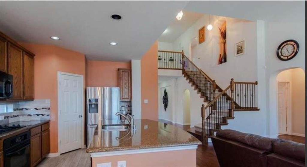 8373 Brightside Ln - Photo 6 of 9
