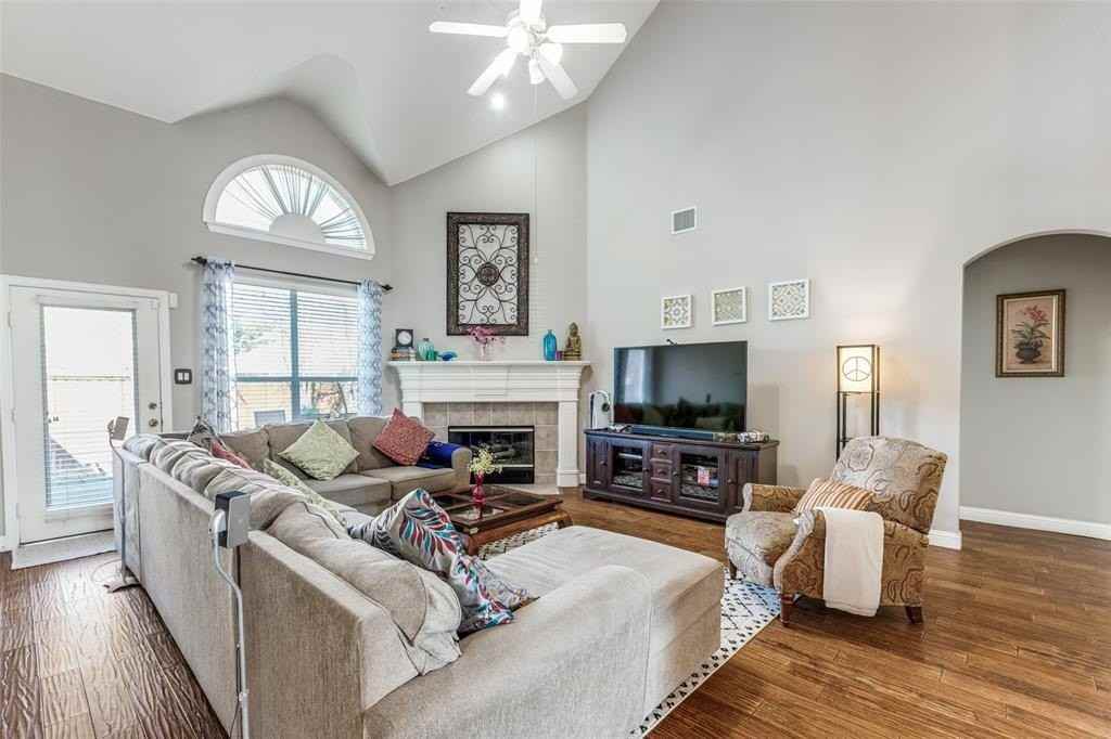 14886 Daneway Dr - Photo 4 of 30