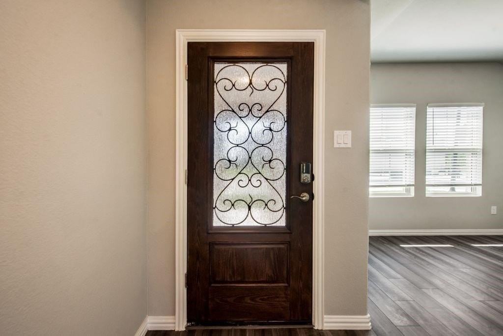 605 Cedar Springs Dr - Photo 2 of 29