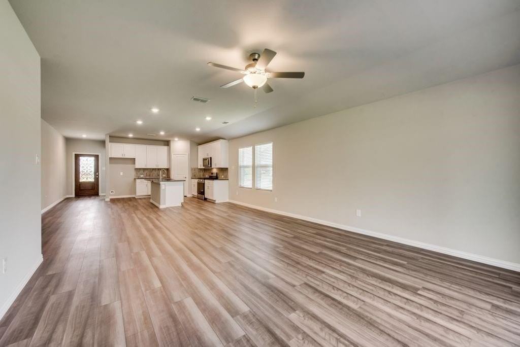 605 Cedar Springs Dr - Photo 5 of 29