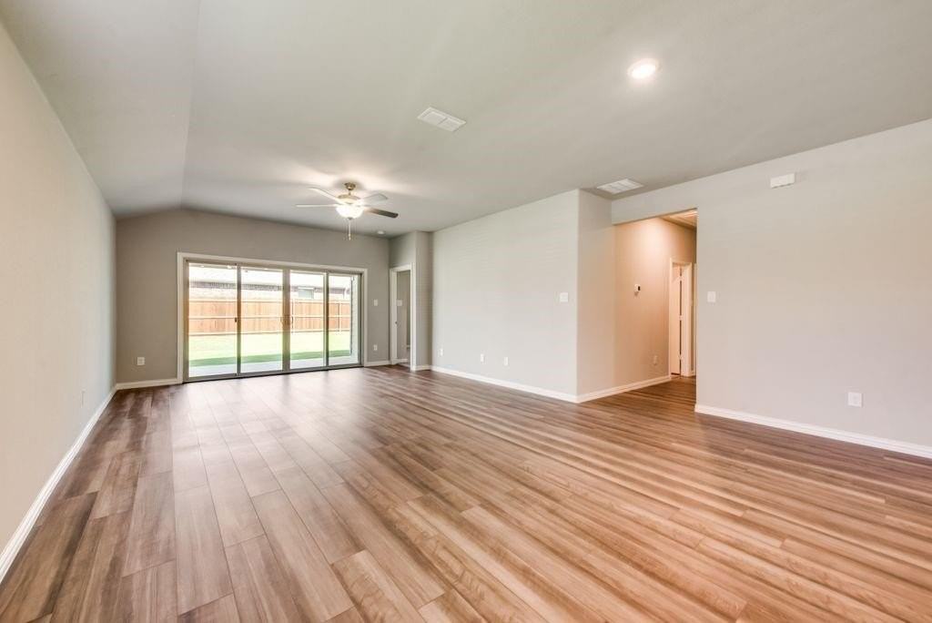 605 Cedar Springs Dr - Photo 7 of 29