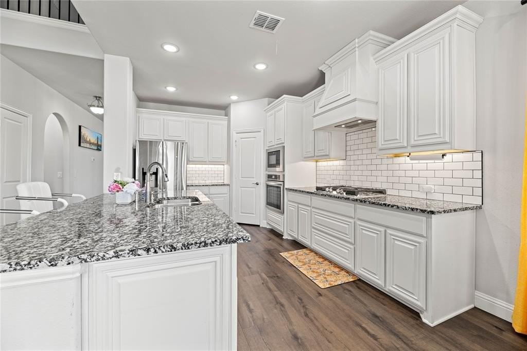 612 Navo Rd - Photo 3 of 39