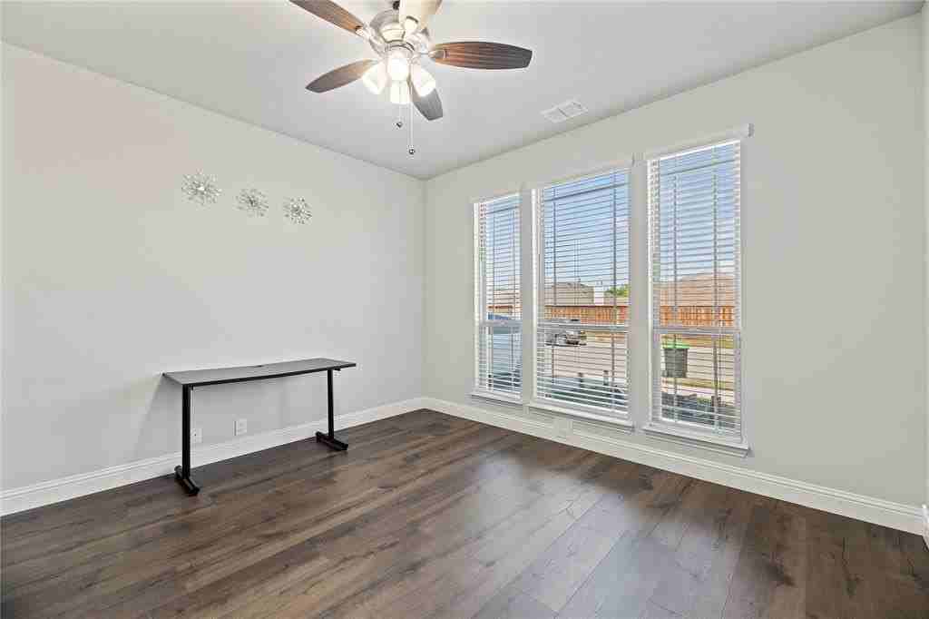 612 Navo Rd - Photo 4 of 39