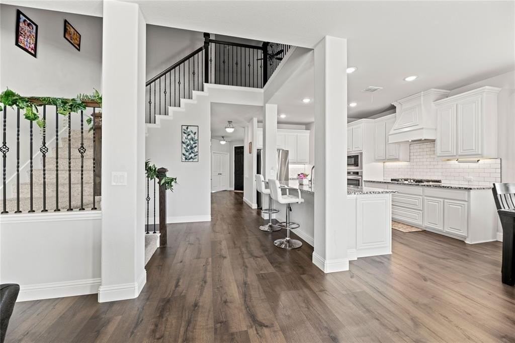 612 Navo Rd - Photo 7 of 39