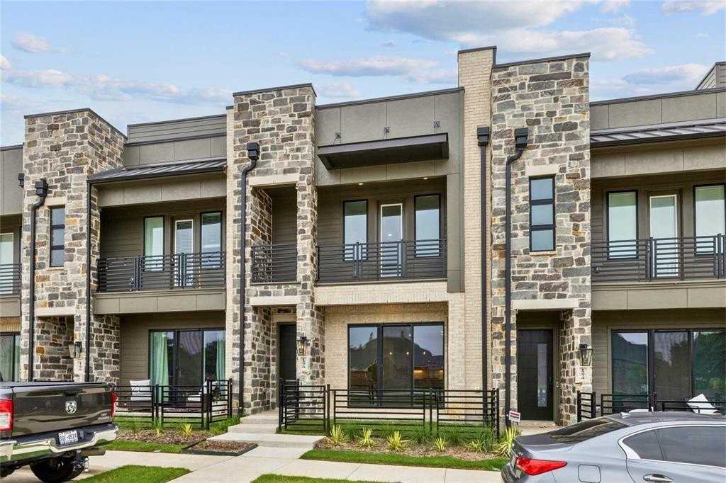 1276 Daybreak Dr - Photo 2 of 40