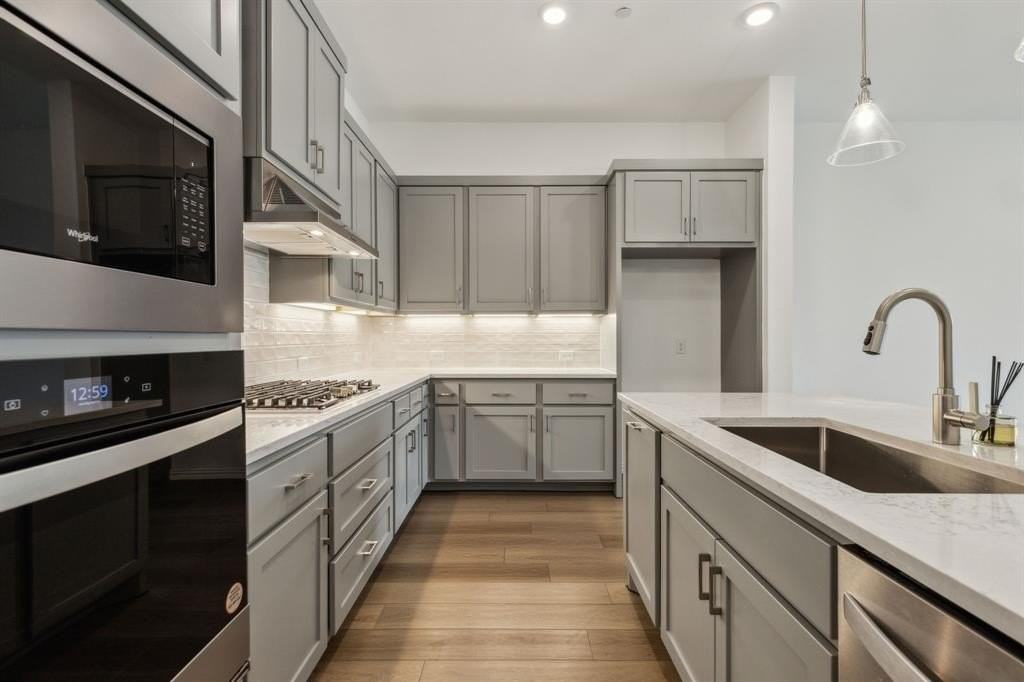 1276 Daybreak Dr - Photo 3 of 40