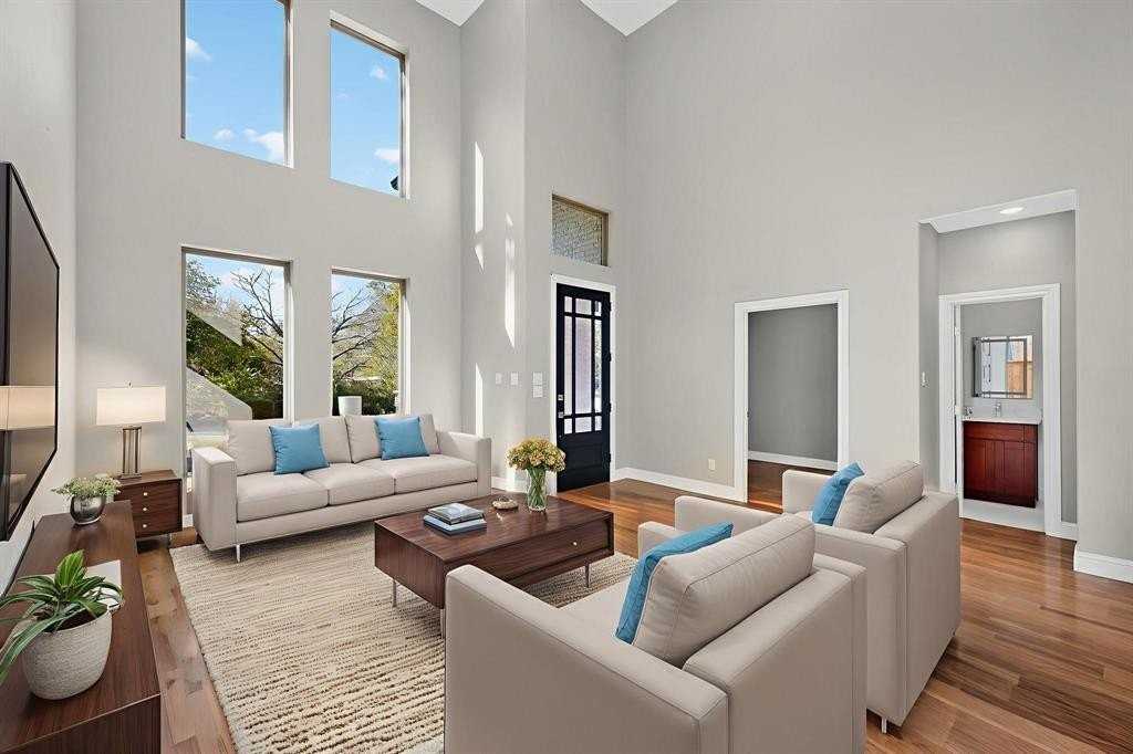 1828 Highland Dr E - Photo 3 of 35