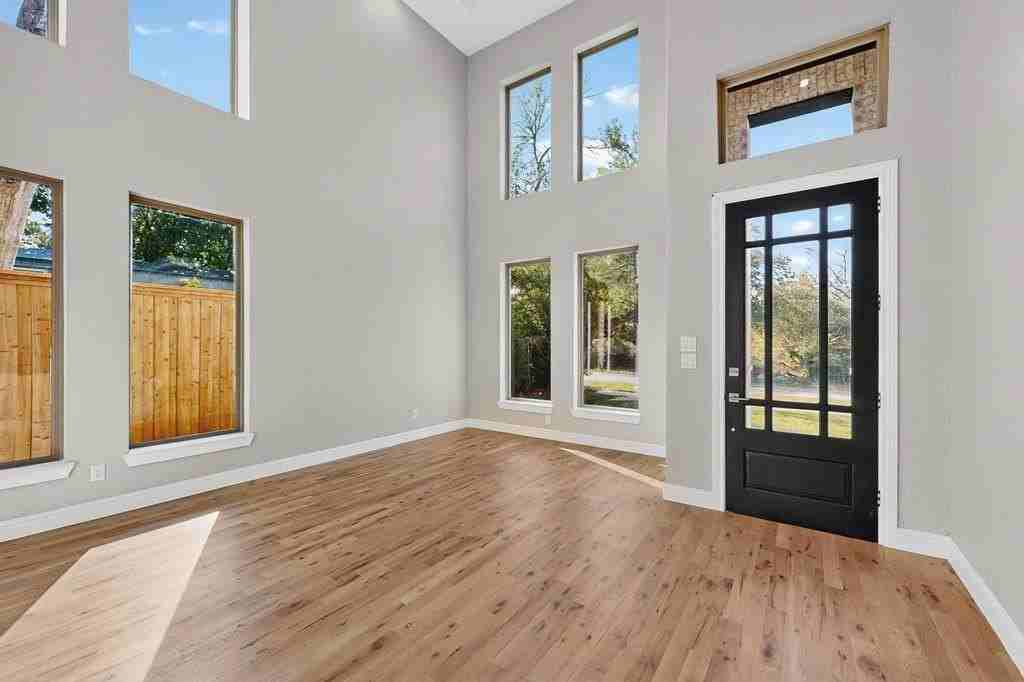 1828 Highland Dr E - Photo 7 of 35