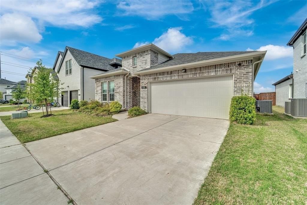 1616 Barnwood Trce - Photo 2 of 31