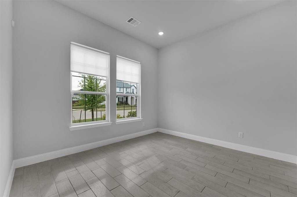 1616 Barnwood Trce - Photo 3 of 31