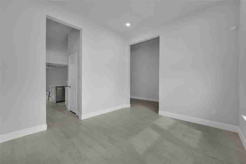 1616 Barnwood Trce - Photo 4 of 31