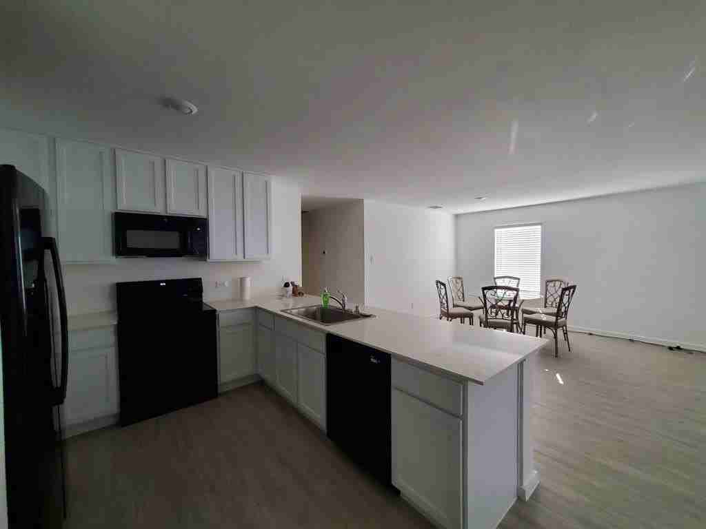 6742 Fairview Ave - Photo 4 of 25