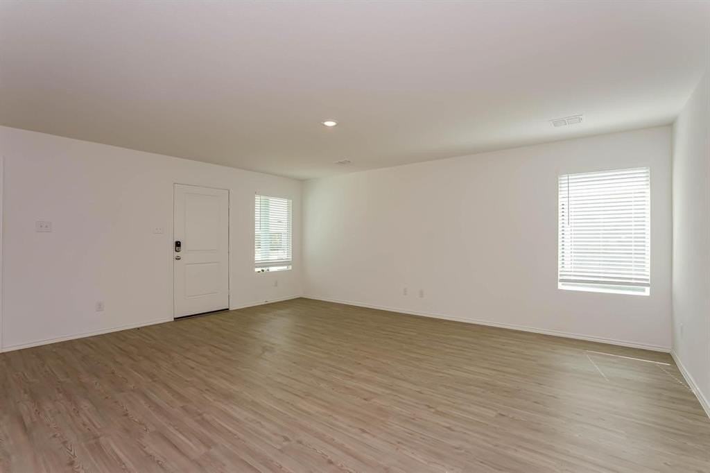 6742 Fairview Ave - Photo 5 of 25