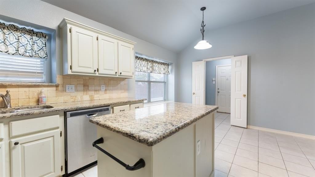 525 Mustang Ridge Dr - Photo 2 of 26