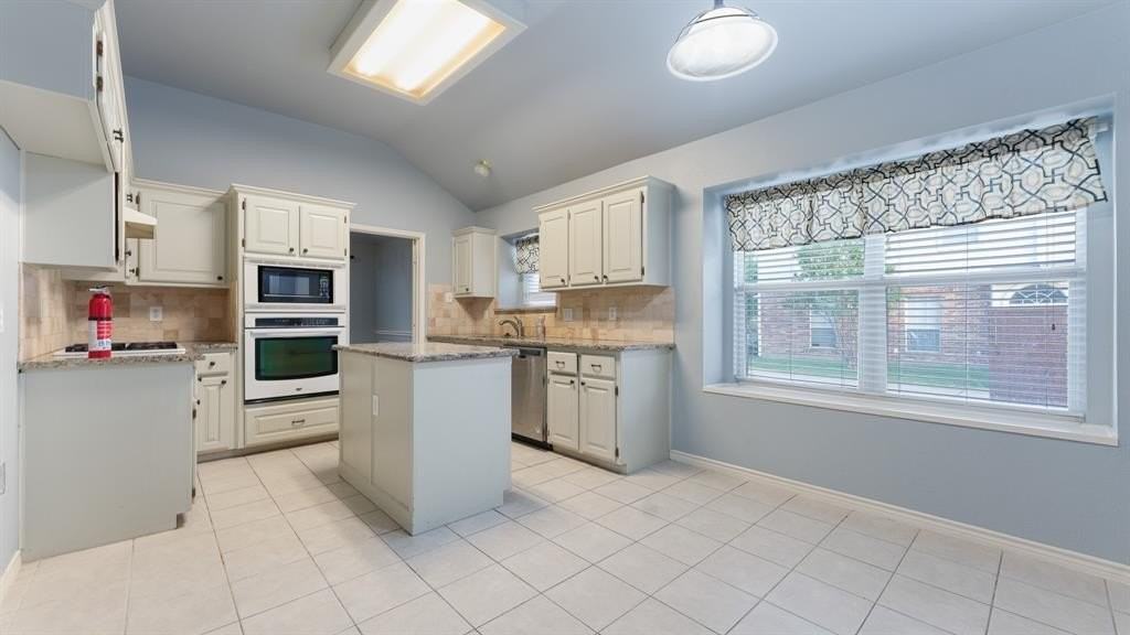 525 Mustang Ridge Dr - Photo 4 of 26