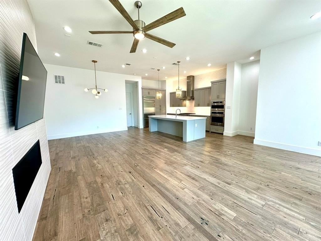 6108 Preserve Dr - Photo 2 of 31