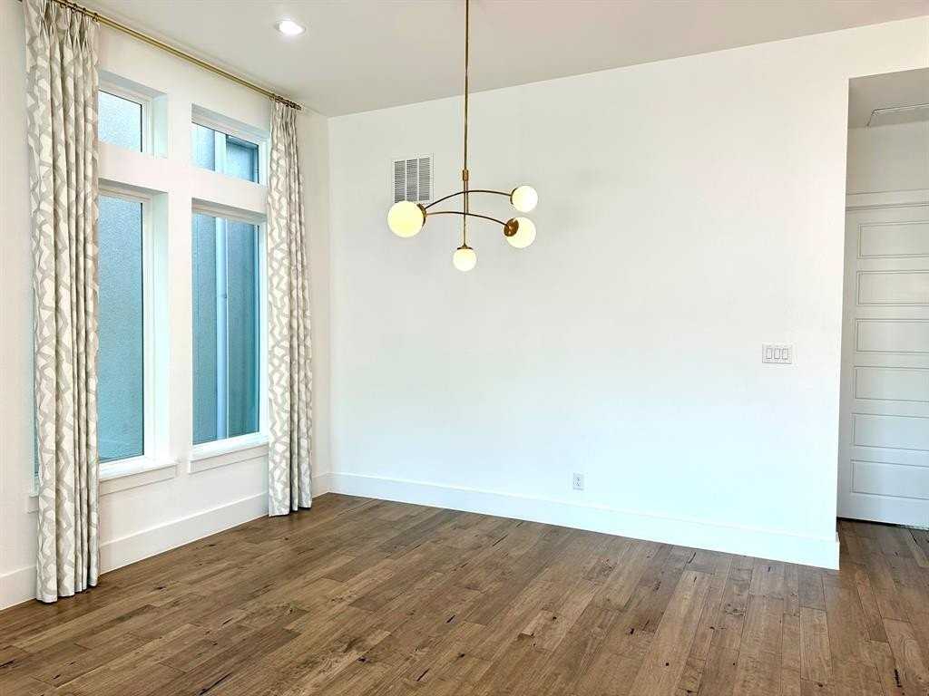 6108 Preserve Dr - Photo 4 of 31