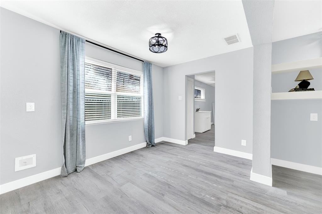 5821 Clendenin Ave - Photo 7 of 16