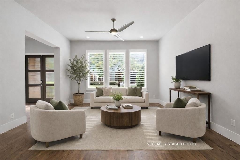 7812 Merit Ln - Photo 3 of 26