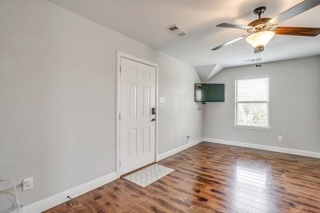 4203 Aspen Grove Ct - Photo 5 of 18