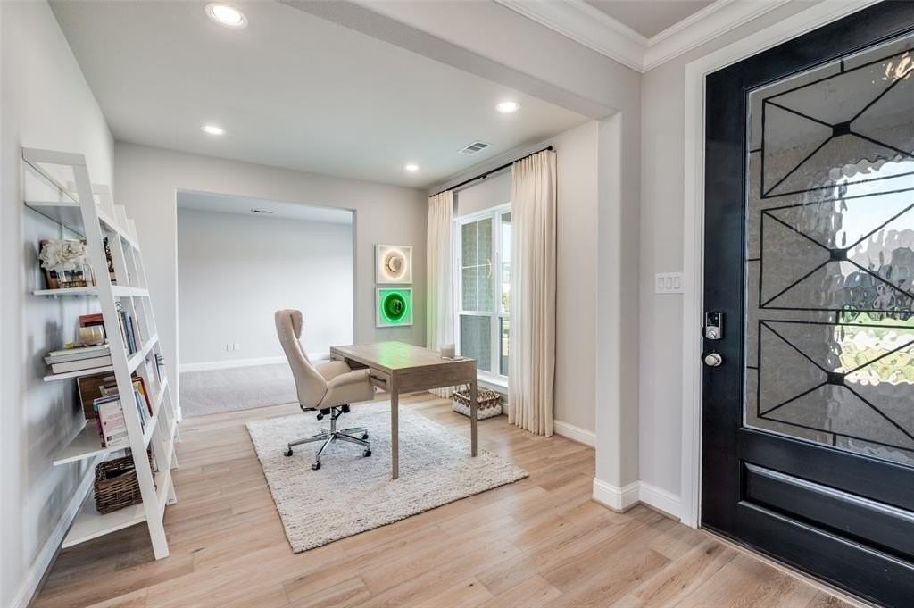 2705 Chandler Ct - Photo 3 of 34