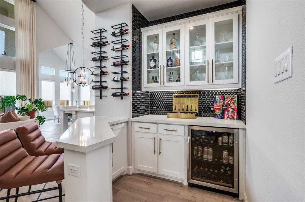 2705 Chandler Ct - Photo 5 of 34