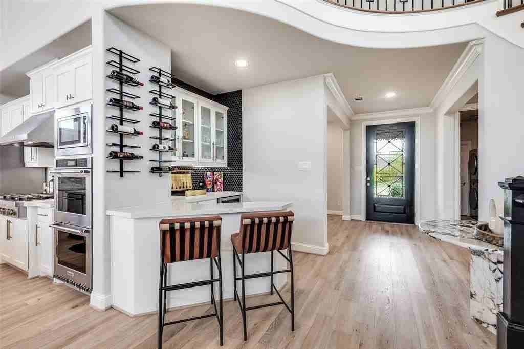 2705 Chandler Ct - Photo 6 of 34