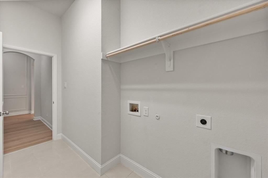 3418 Woodford Dr - Photo 7 of 30