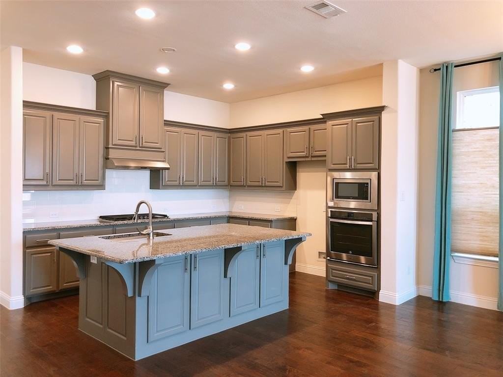 8712 Pine Valley Dr - Photo 3 of 28